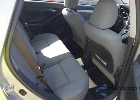 2013 Toyota Matrix S z USA, uszkodzony, nr VIN 2T1LE4EE6DC023742